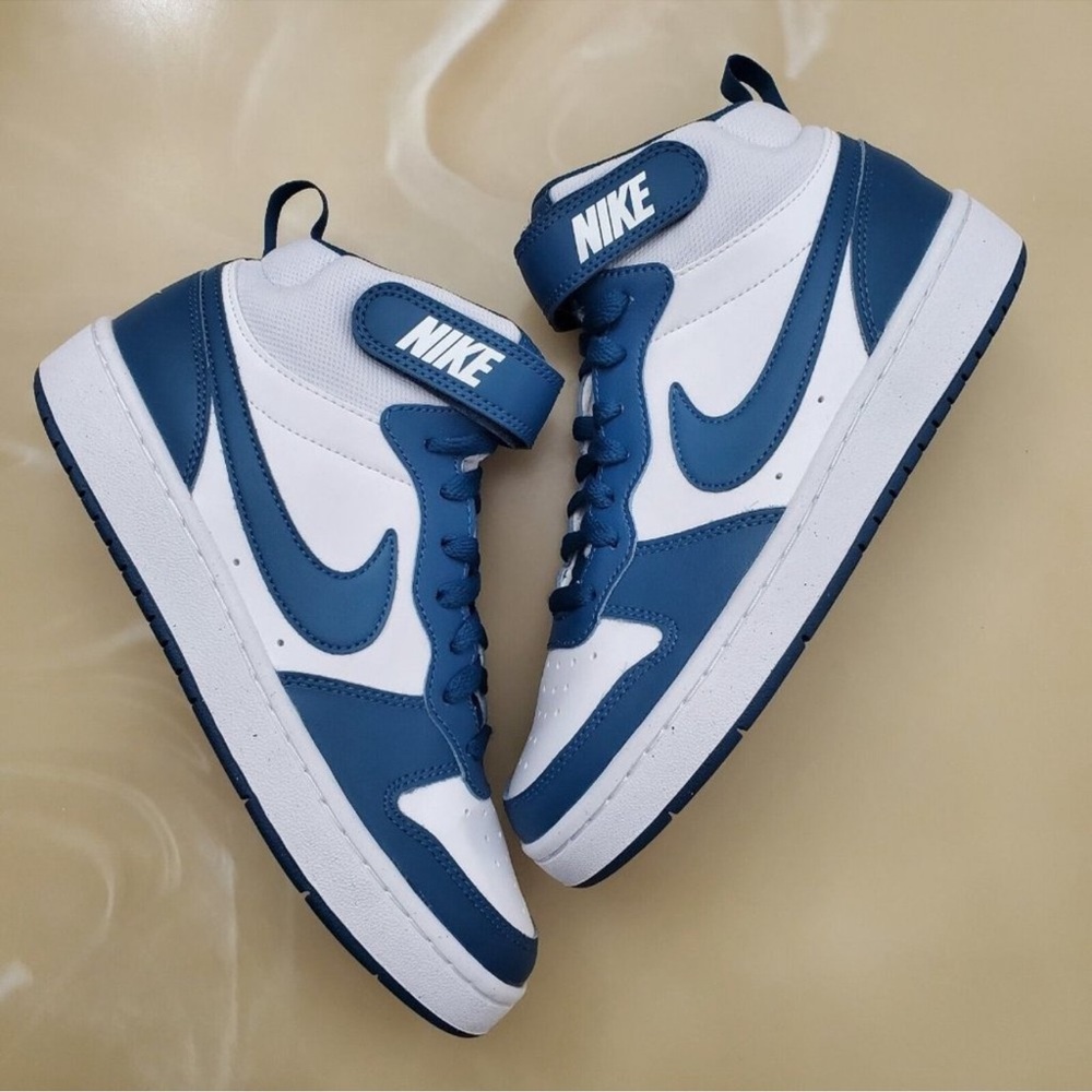Nike Kids Court Borough Mid 2 Sneakers